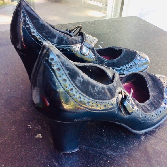 Ladies Shoes - Picture 2 of 2